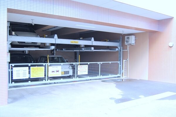 物件外観写真3　(駐車場)