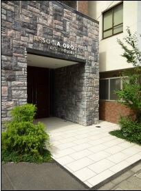 物件外観写真2　(緑もありおしゃれなエントランス入口★)