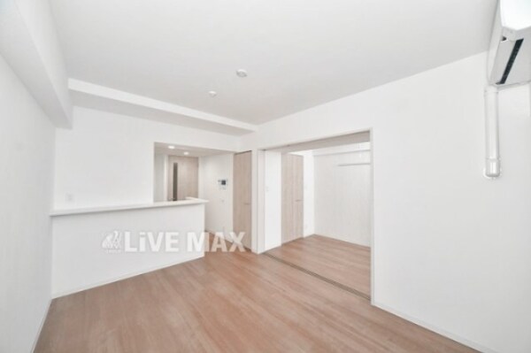 居室(※別号室参考写真)