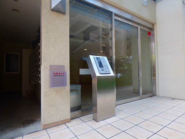 物件外観写真7　(安心のオートロック付き)
