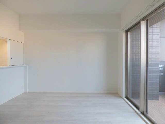 物件内観写真9　(フローリング・建具の色は要確認)