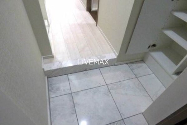 玄関(家具家電付きセットアップ賃貸)