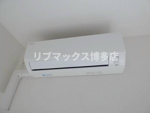 物件内観写真14　(エアコン付きで快適です♪)