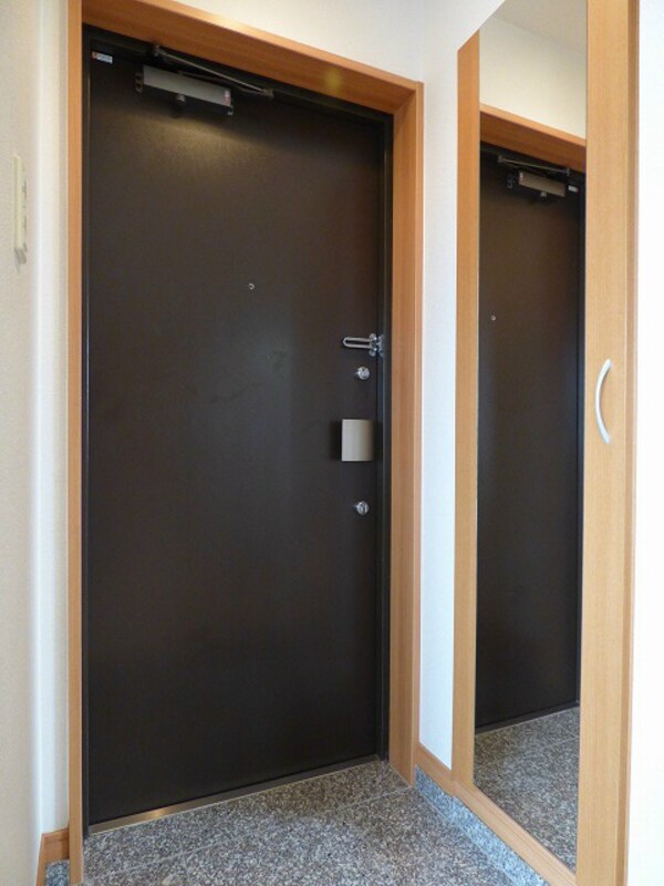 玄関(※写真と異なる場合現状優先。)