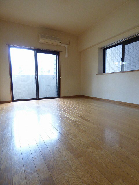 物件内観写真8　(エアコン付きで快適です♪)