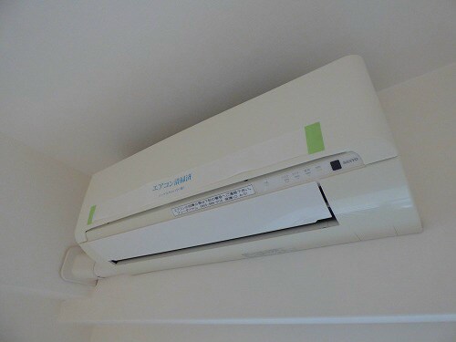 物件内観写真17　(エアコン付きで快適です♪)