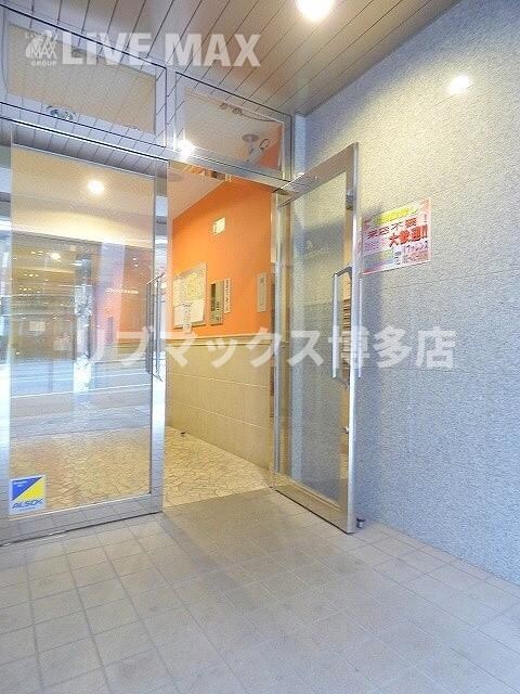 物件外観写真2　(オシャレな印象のロビーです★)