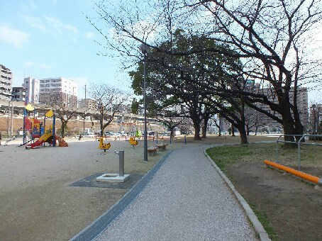 物件外観写真6　(東領公園が近くにあります☆)