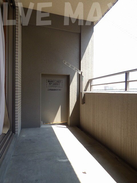 物件内観写真10　(広々バルコニー)