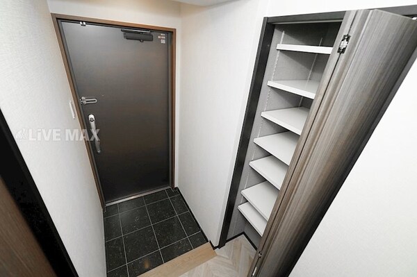 玄関(※別号室参考写真)