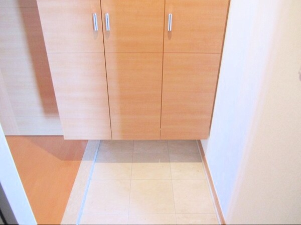 玄関(※写真と異なる場合現状優先。)