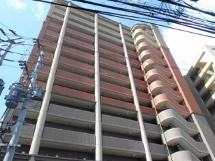 物件外観写真1　(ネット無料☆中型バイク駐輪可能。)