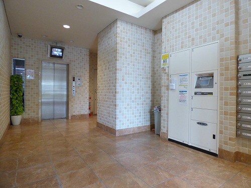 物件外観写真2　(オシャレな印象のロビーです★)