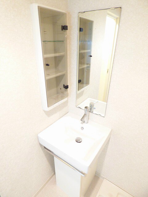 物件内観写真13　(忙しい朝にも便利な独立洗面台★)