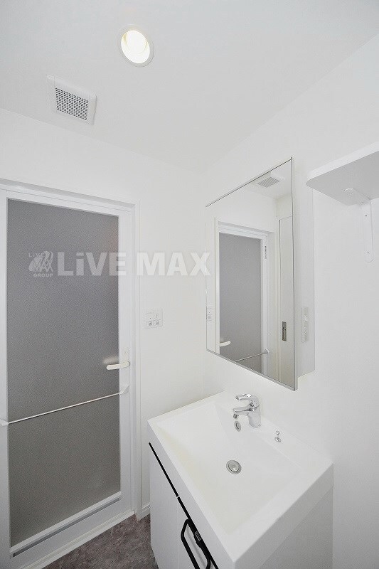 物件内観写真12　(シャンプードレッサー付き☆)