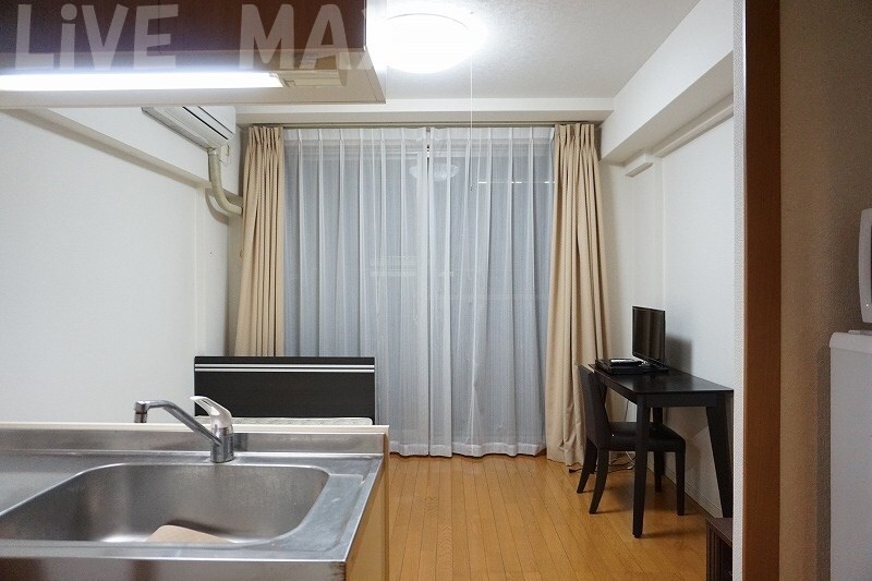 物件内観写真7　(エアコン付きで快適です♪)