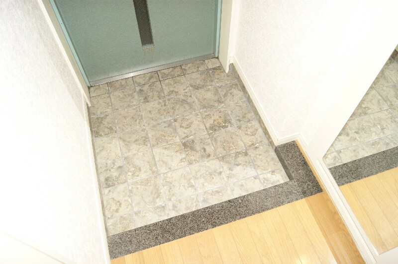 物件内観写真18　(玄関も広いです☆)