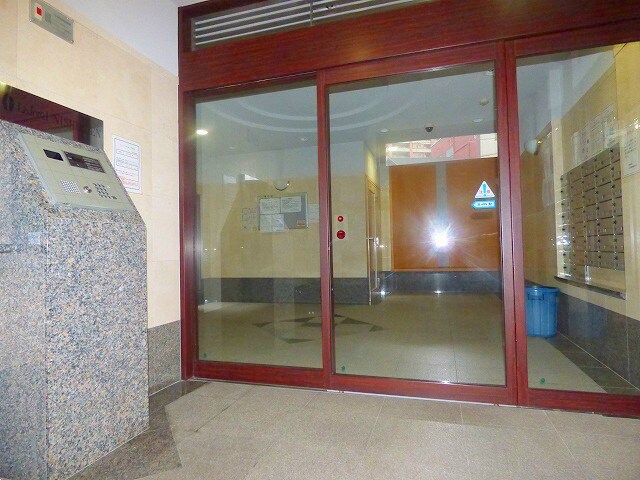 物件外観写真2　(安心のオートロック付き)