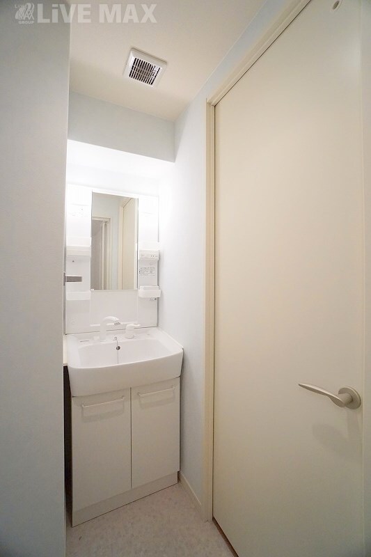 物件内観写真14　(忙しい朝にも嬉しいシャンプードレッサー付き☆)