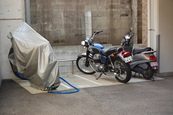 外観(大型バイクも駐車場あります)