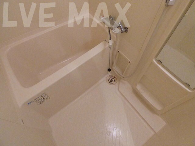 物件内観写真12　(シャワー付きバスルーム)