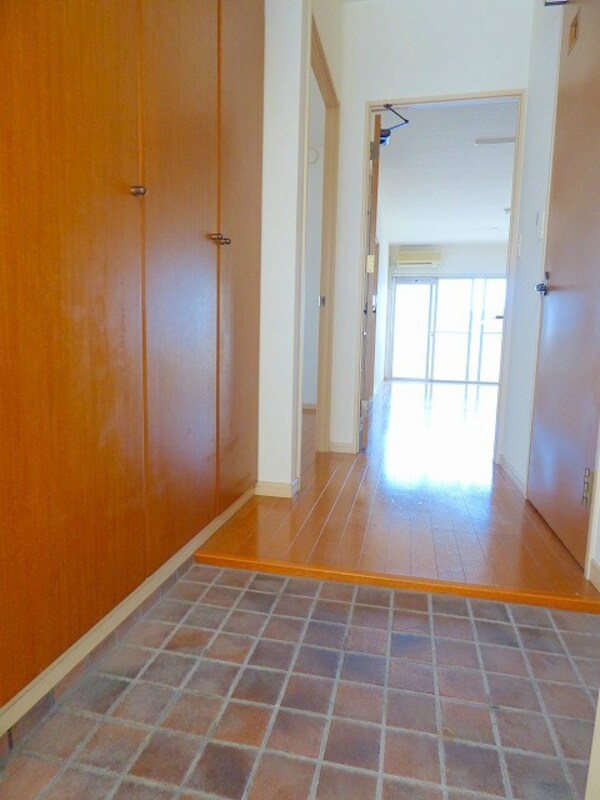 玄関(※写真と異なる場合は現状優先。)