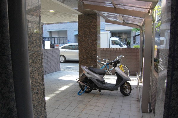 建物設備(バイク駐輪場)