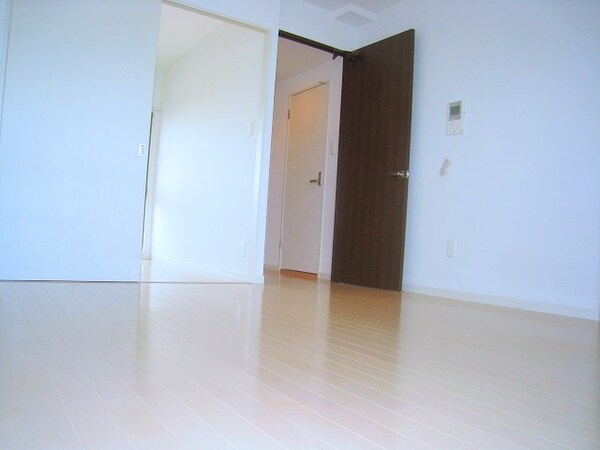 居室(※写真と異なる場合は現状優先)