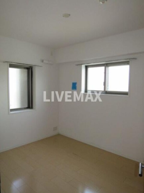 寝室(ゆとりの広さです)