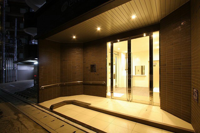 物件外観写真3　(マンション入り口☆)