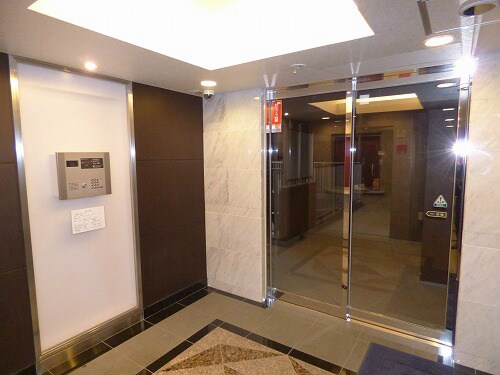 物件外観写真2　(オートロック付きでセキュリティ面でも安心です。)