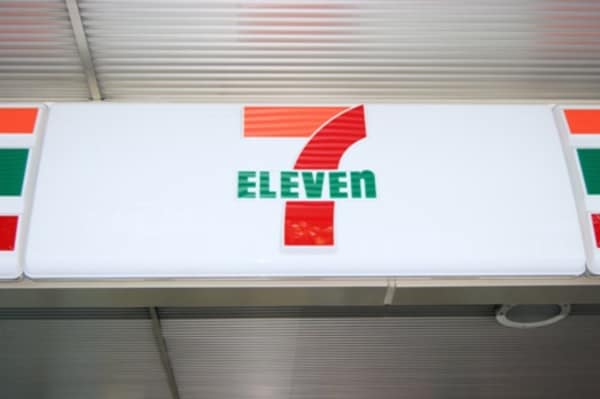 周辺環境(セブンイレブン 博多奈良屋店（236m）)