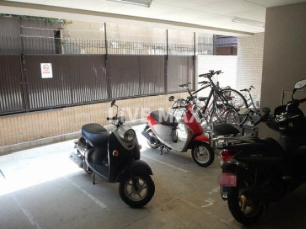 外観(バイク置き場♪)