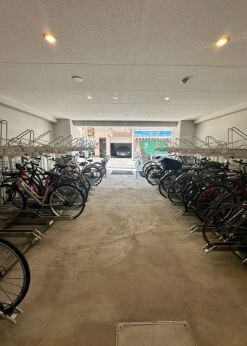 物件外観写真4　(駐輪場)