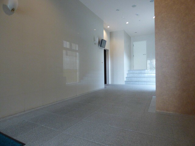 物件外観写真3　(おしゃれなロビー)