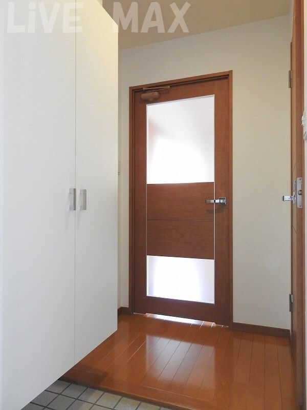 物件内観写真6　(たっぷり収納が出来るシューズボックス付き。)