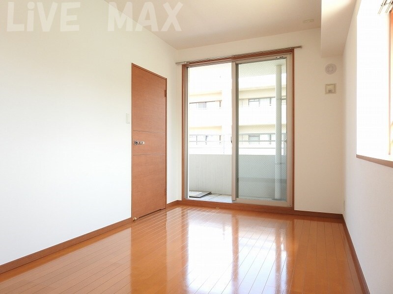 物件内観写真9　(日当たり良好のお部屋で、ゆっくりと寛げます。)