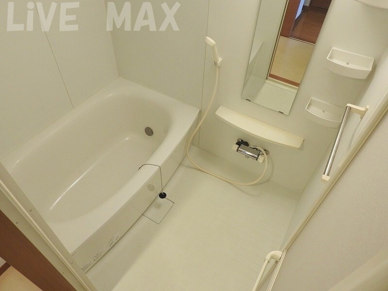 物件内観写真10　(広いお風呂で、疲れを癒せます。)