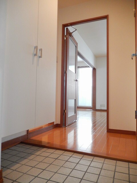 物件内観写真21　(広い玄関です。)