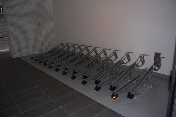 建物設備(屋内の駐輪場で雨に濡れません！)