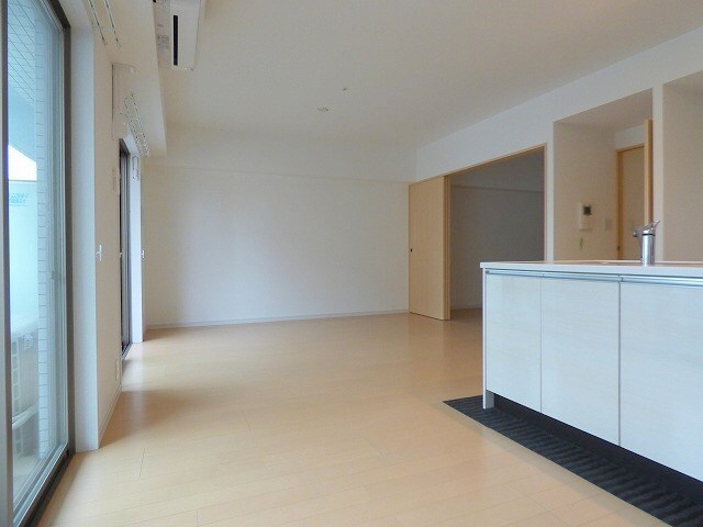 物件内観写真7　(リブングも広々☆)