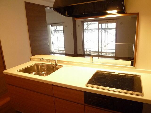 物件内観写真7　(3口IHヒーター！)