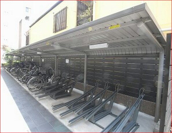 物件外観写真4　(敷地内駐車場)