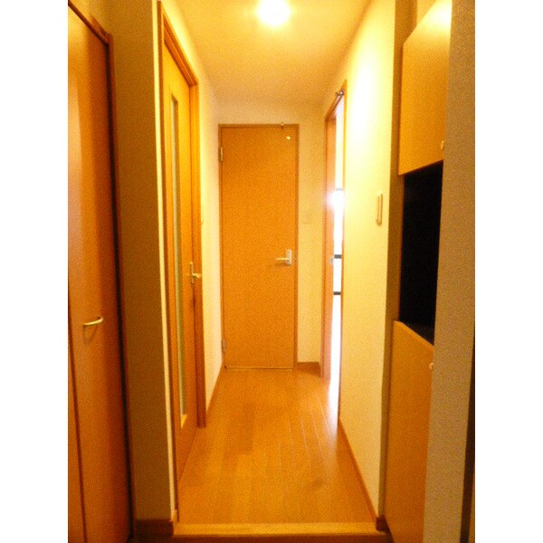 物件内観写真2　(玄関)