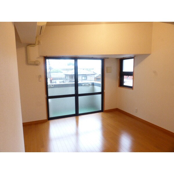 物件内観写真3　(リビング)