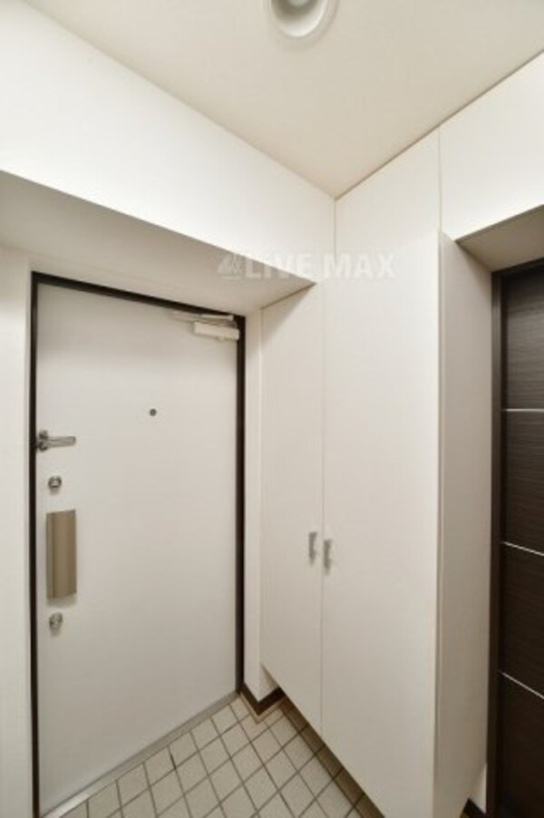 玄関(※写真と部屋が異なる場合は現状優先)