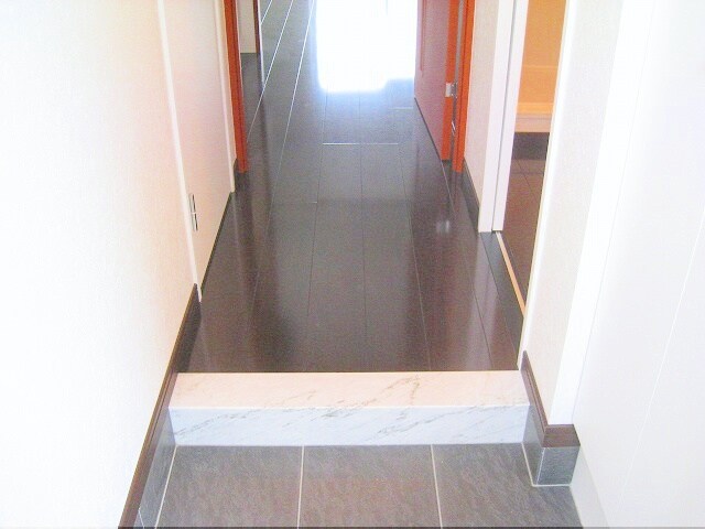 物件内観写真3　(廊下)