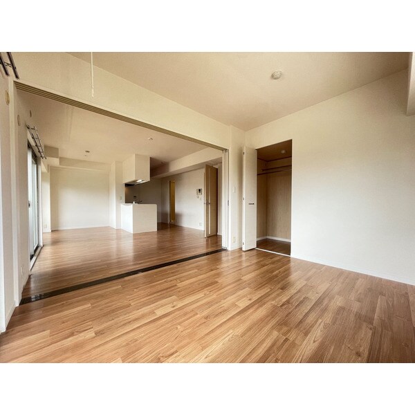 居室(※写真と異なる場合現状優先)