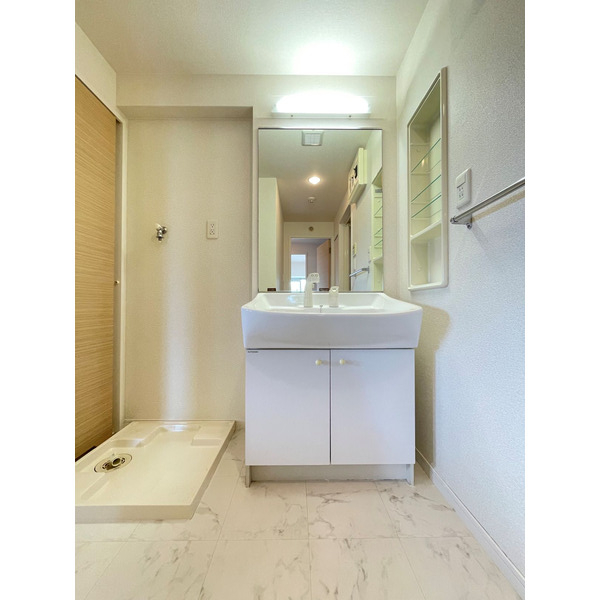 洗面・脱衣所(シャンプードレッサー付きで、忙しい時も便利です☆)