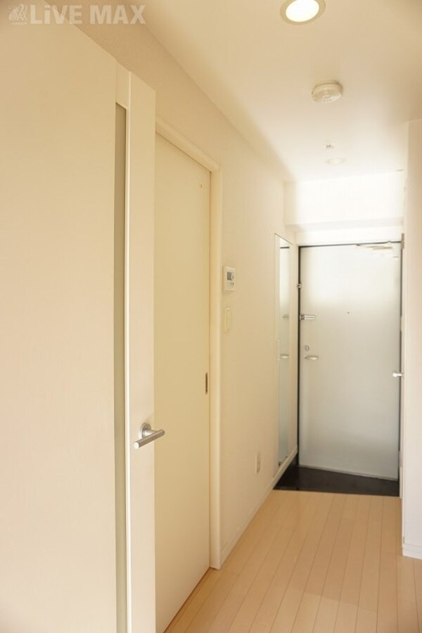 玄関(※別号室参考写真)